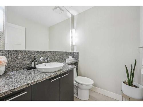 132-99 Spruce Place Sw, Calgary, AB - Indoor Photo Showing Bathroom