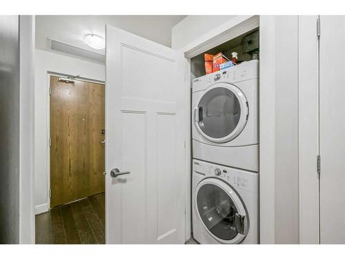 132-99 Spruce Place Sw, Calgary, AB - Indoor Photo Showing Laundry Room