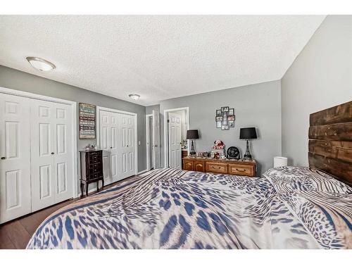 4630 43 Street Ne, Calgary, AB - Indoor Photo Showing Bedroom