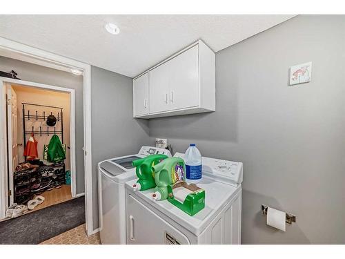 4630 43 Street Ne, Calgary, AB - Indoor Photo Showing Laundry Room