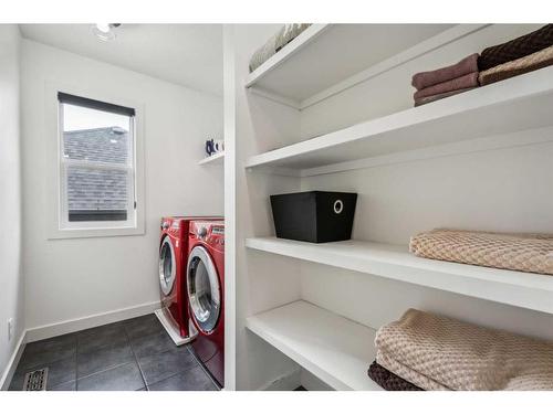 149 Heritage Boulevard West, Cochrane, AB - Indoor Photo Showing Laundry Room