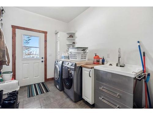 1318 Township Road 324, Rural Mountain View County, AB - Indoor Photo Showing Laundry Room