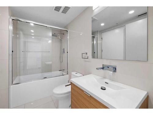 414-1020 9 Avenue Se, Calgary, AB - Indoor Photo Showing Bathroom