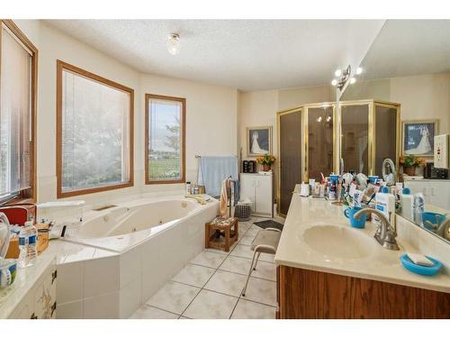 139 Woodacres Drive Sw, Calgary, AB - Indoor Photo Showing Bathroom