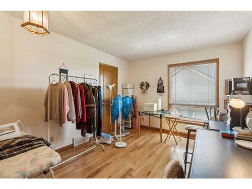 139 Woodacres Drive Sw, Calgary, AB - Indoor