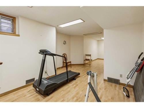 139 Woodacres Drive Sw, Calgary, AB - Indoor Photo Showing Gym Room