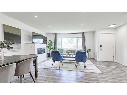 828 94 Avenue Sw, Calgary, AB - Indoor Photo Showing Dining Room