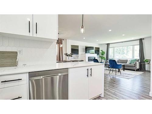 828 94 Avenue Sw, Calgary, AB - Indoor Photo Showing Kitchen