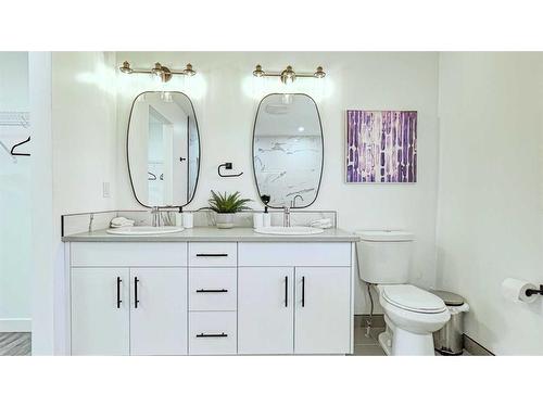 828 94 Avenue Sw, Calgary, AB - Indoor Photo Showing Bathroom