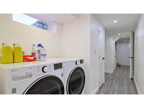 828 94 Avenue Sw, Calgary, AB - Indoor Photo Showing Laundry Room