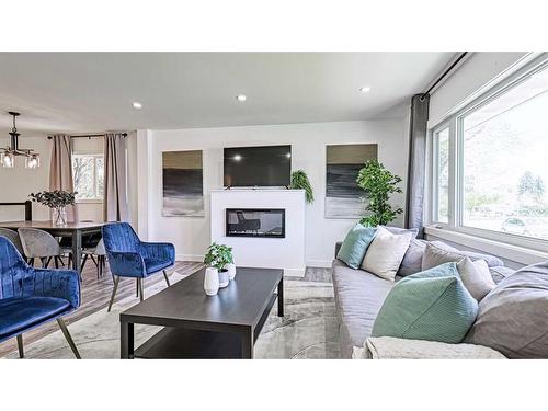 828 94 Avenue Sw, Calgary, AB - Indoor Photo Showing Living Room With Fireplace