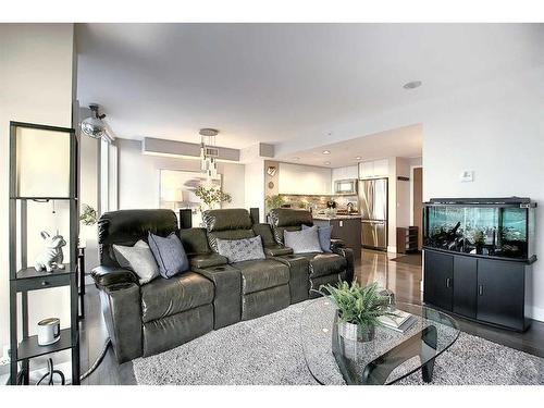 2601-510 6 Avenue Se, Calgary, AB - Indoor Photo Showing Living Room