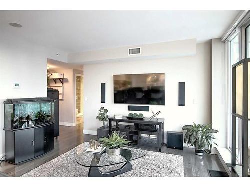 2601-510 6 Avenue Se, Calgary, AB - Indoor Photo Showing Living Room