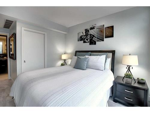 2601-510 6 Avenue Se, Calgary, AB - Indoor Photo Showing Bedroom