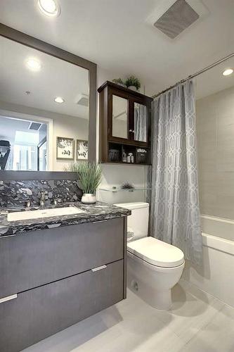 2601-510 6 Avenue Se, Calgary, AB - Indoor Photo Showing Bathroom