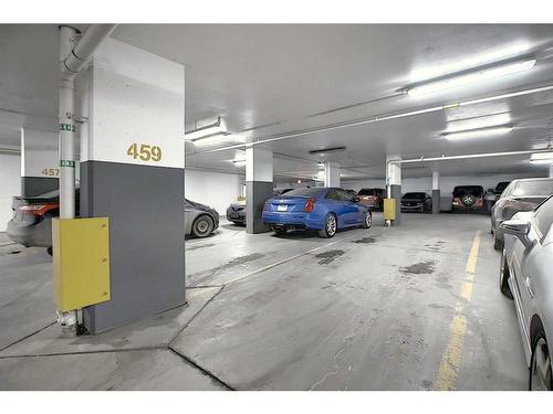 2601-510 6 Avenue Se, Calgary, AB - Indoor Photo Showing Garage