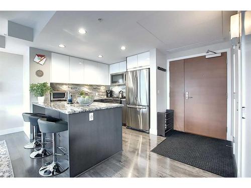 2601-510 6 Avenue Se, Calgary, AB - Indoor Photo Showing Kitchen With Upgraded Kitchen