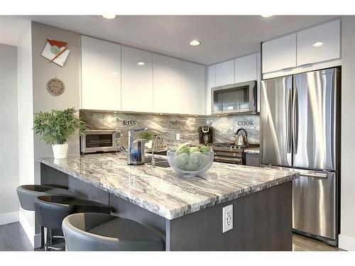 2601-510 6 Avenue Se, Calgary, AB - Indoor Photo Showing Kitchen With Upgraded Kitchen