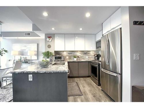 2601-510 6 Avenue Se, Calgary, AB - Indoor Photo Showing Kitchen With Upgraded Kitchen