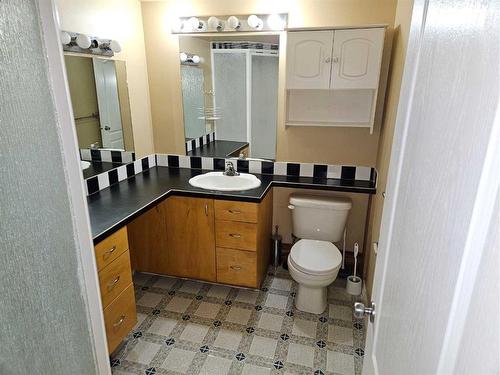 4001 17 Street Sw, Calgary, AB - Indoor Photo Showing Bathroom