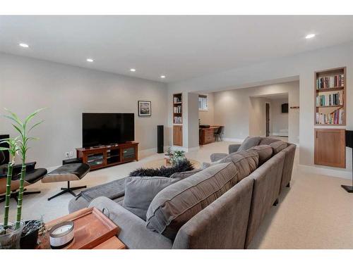 5827 Bow Crescent Nw, Calgary, AB - Indoor Photo Showing Living Room