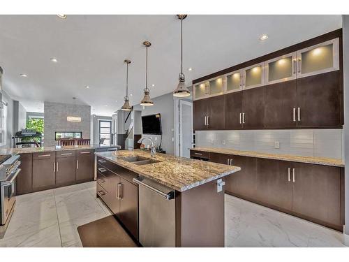 412 18 Avenue Ne, Calgary, AB - Indoor Photo Showing Kitchen With Double Sink With Upgraded Kitchen