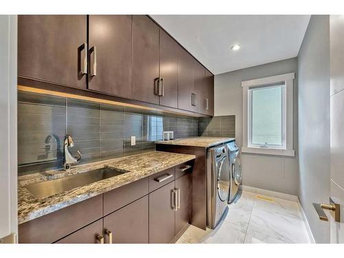 412 18 Avenue Ne, Calgary, AB - Indoor Photo Showing Laundry Room