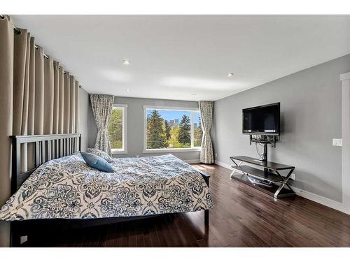 412 18 Avenue Ne, Calgary, AB - Indoor Photo Showing Bedroom