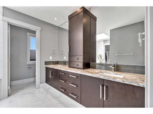 412 18 Avenue Ne, Calgary, AB - Indoor Photo Showing Bathroom