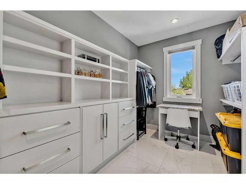 412 18 Avenue Ne, Calgary, AB - Indoor With Storage