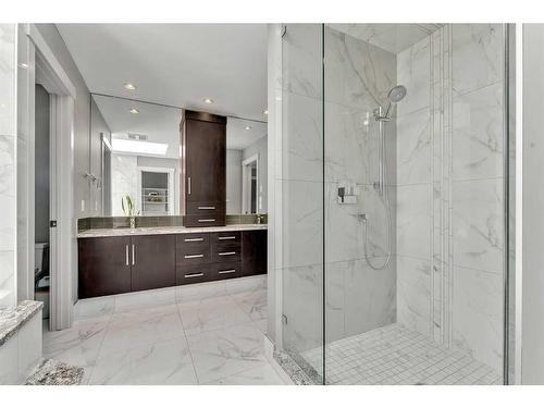 412 18 Avenue Ne, Calgary, AB - Indoor Photo Showing Bathroom