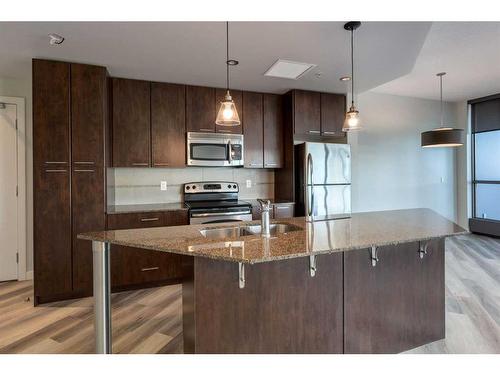 305-220 12 Avenue Se, Calgary, AB - Indoor Photo Showing Kitchen With Upgraded Kitchen