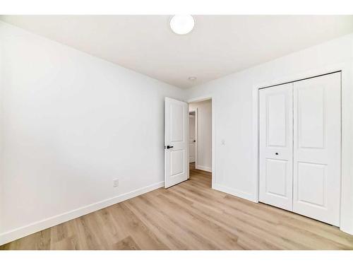 6739 3 Avenue Se, Calgary, AB - Indoor Photo Showing Other Room