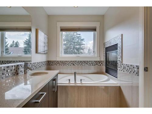 725 26 Avenue Nw, Calgary, AB - Indoor Photo Showing Bathroom
