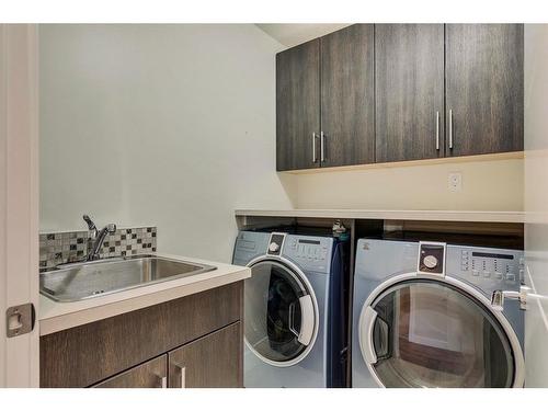 725 26 Avenue Nw, Calgary, AB - Indoor Photo Showing Laundry Room
