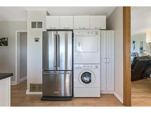 174068 Rr 214, Rural Vulcan County, AB - Indoor Photo Showing Laundry Room