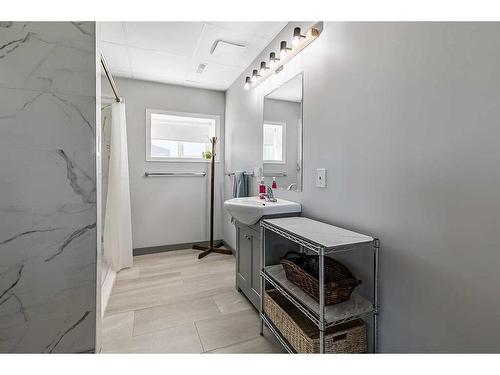 174068 Rr 214, Rural Vulcan County, AB - Indoor Photo Showing Laundry Room