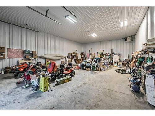 174068 Rr 214, Rural Vulcan County, AB - Indoor Photo Showing Garage