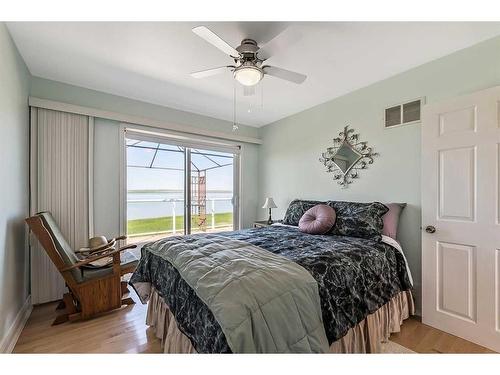 174068 Rr 214, Rural Vulcan County, AB - Indoor Photo Showing Bedroom