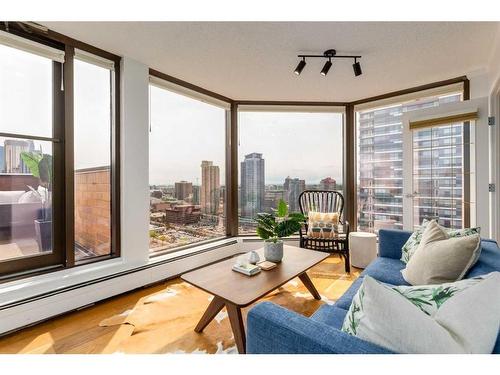 2601-1100 8 Avenue Sw, Calgary, AB - Indoor Photo Showing Living Room