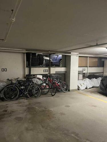 2601-1100 8 Avenue Sw, Calgary, AB - Indoor Photo Showing Garage