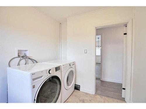 8631 48 Avenue Nw, Calgary, AB - Indoor Photo Showing Laundry Room