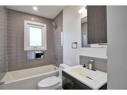 8631 48 Avenue Nw, Calgary, AB - Indoor Photo Showing Bathroom