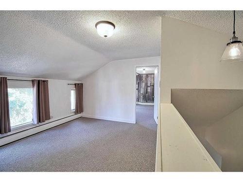 8631 48 Avenue Nw, Calgary, AB - Indoor Photo Showing Other Room