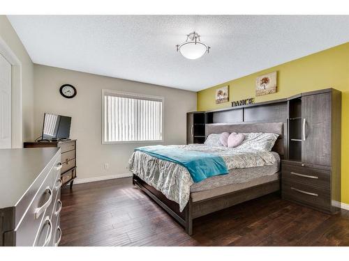 108 Saddlecrest Gardens Ne, Calgary, AB - Indoor Photo Showing Bedroom