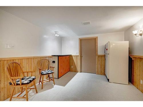 150 Dovercliffe Close Se, Calgary, AB - Indoor Photo Showing Other Room