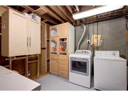 150 Dovercliffe Close Se, Calgary, AB - Indoor Photo Showing Laundry Room