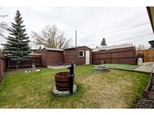 150 Dovercliffe Close Se, Calgary, AB - Outdoor With Backyard