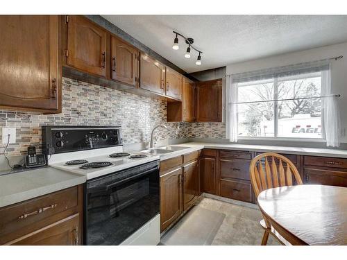 150 Dovercliffe Close Se, Calgary, AB - Indoor Photo Showing Kitchen With Double Sink
