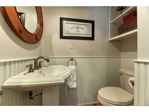 692 West Chestermere Drive, Chestermere, AB - Indoor Photo Showing Bathroom